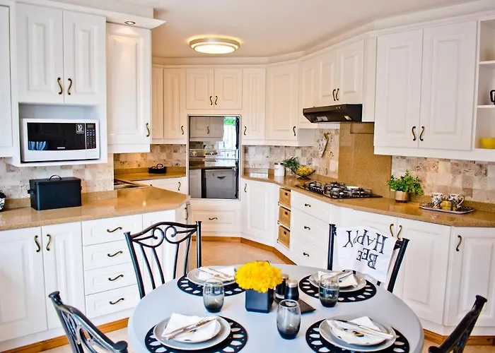 Aguia-Vista Paradise Bliss, 3Br, Pool, Beach Walk