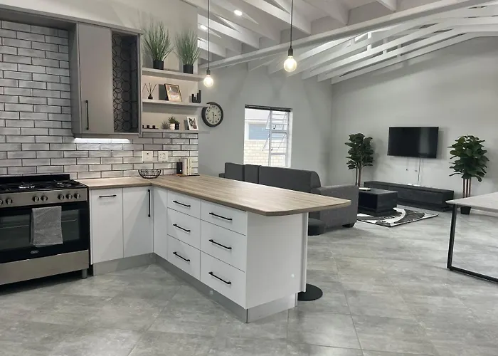 Modern Retreat In Jeffreys Bay