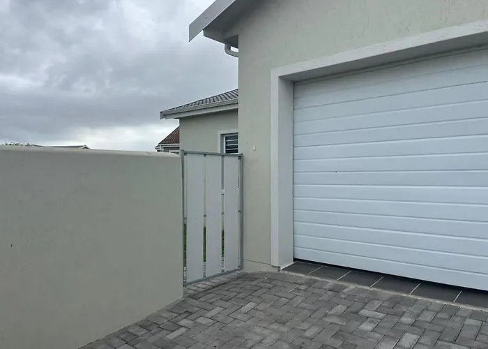 Modern Retreat In Jeffreys Bay